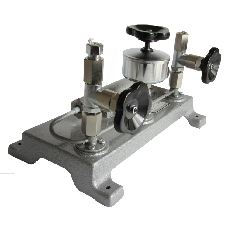 壓力校驗(yàn)臺(tái).jpg 壓力校驗(yàn)臺(tái).jpg